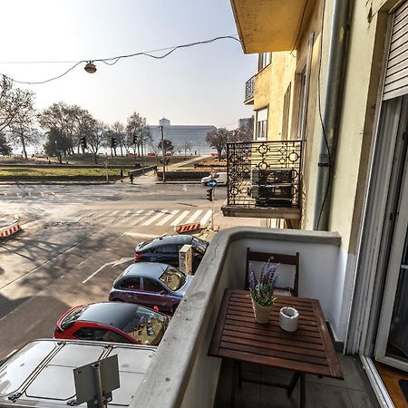 Bright & Spacious Riverside Apartment With Balcony ブダペスト エクステリア 写真