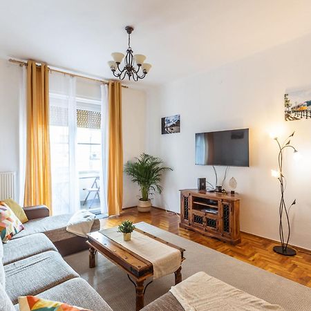 Bright & Spacious Riverside Apartment With Balcony ブダペスト エクステリア 写真
