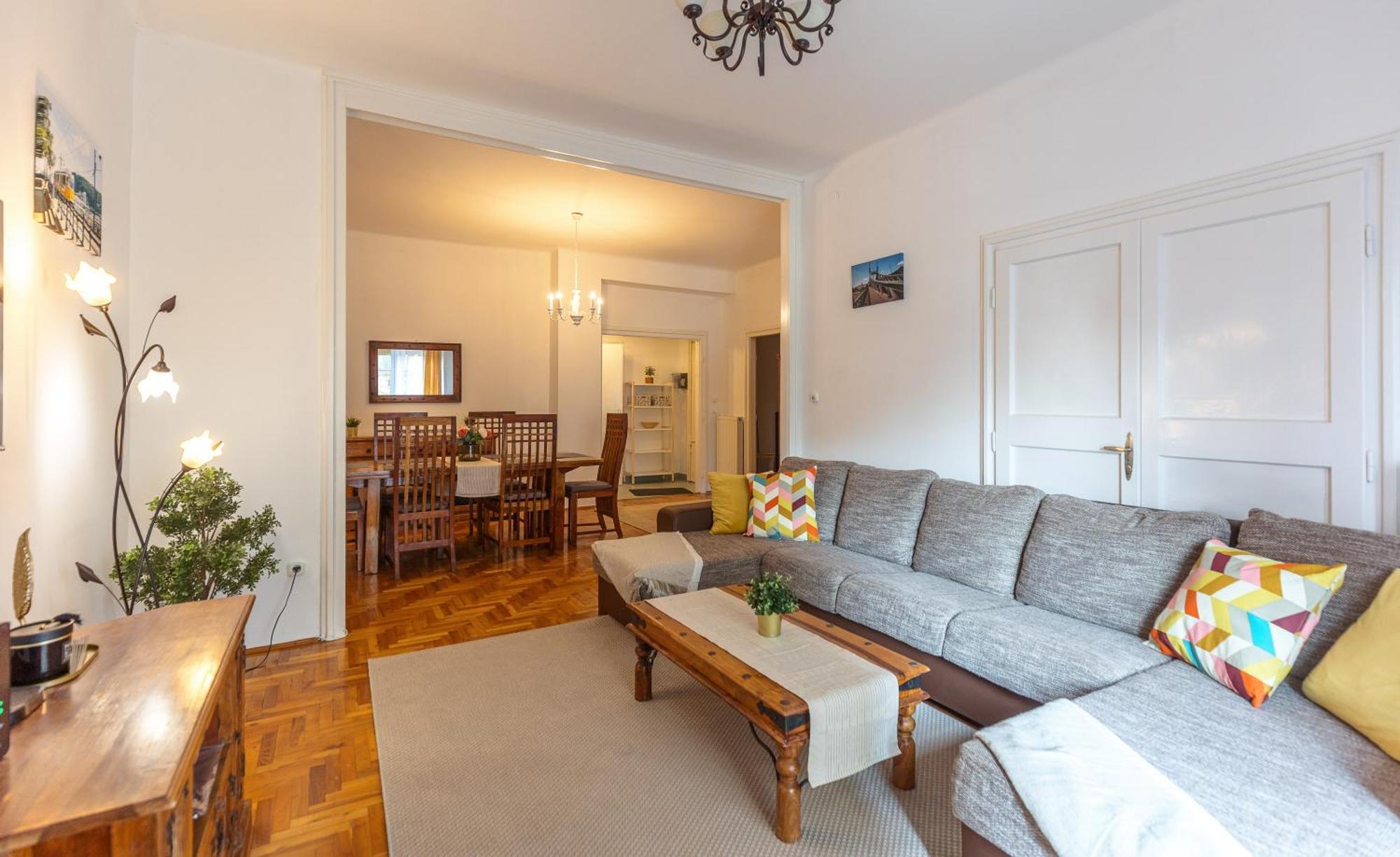 Bright & Spacious Riverside Apartment With Balcony ブダペスト エクステリア 写真