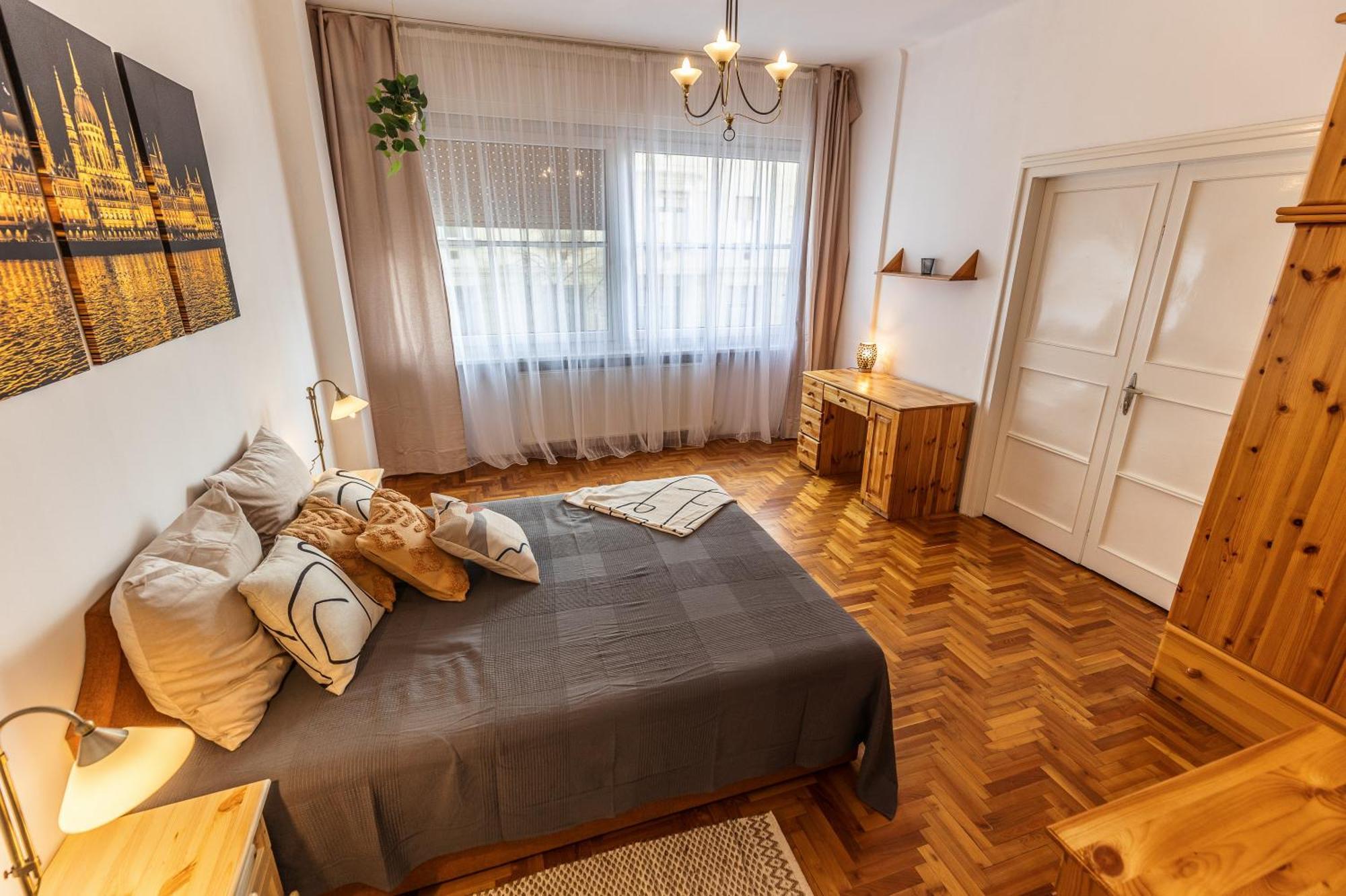 Bright & Spacious Riverside Apartment With Balcony ブダペスト エクステリア 写真
