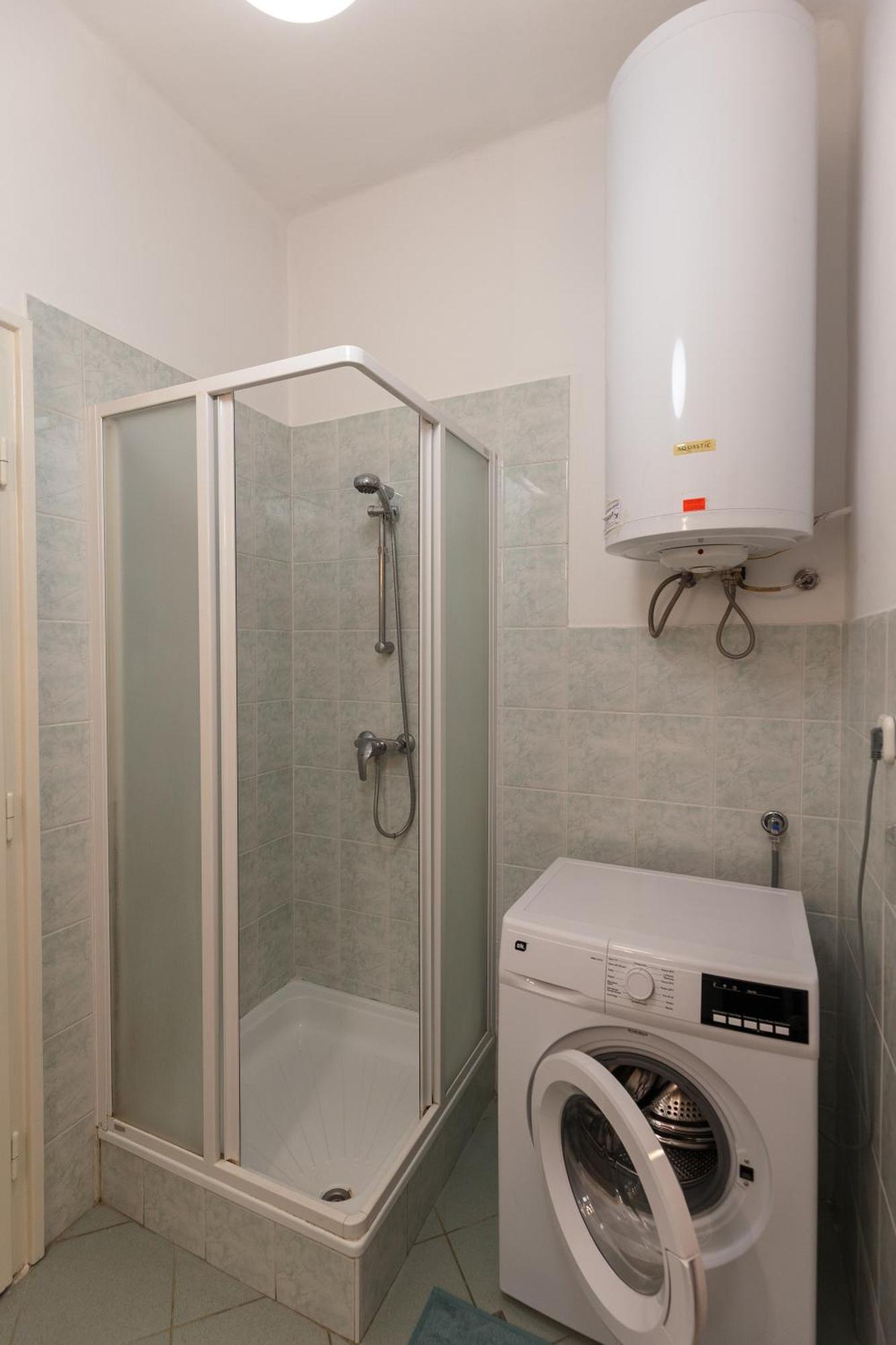 Bright & Spacious Riverside Apartment With Balcony ブダペスト エクステリア 写真
