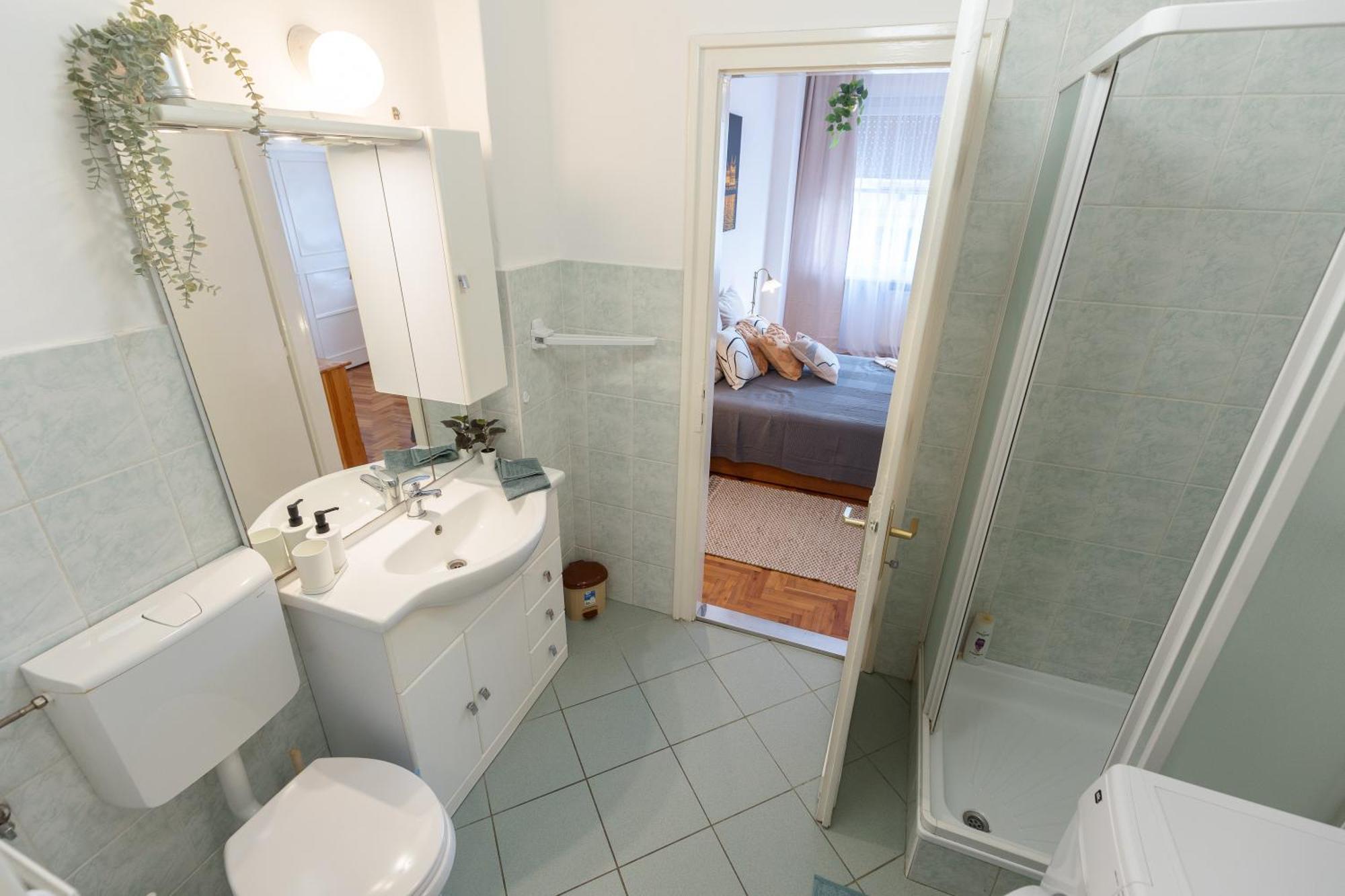 Bright & Spacious Riverside Apartment With Balcony ブダペスト エクステリア 写真