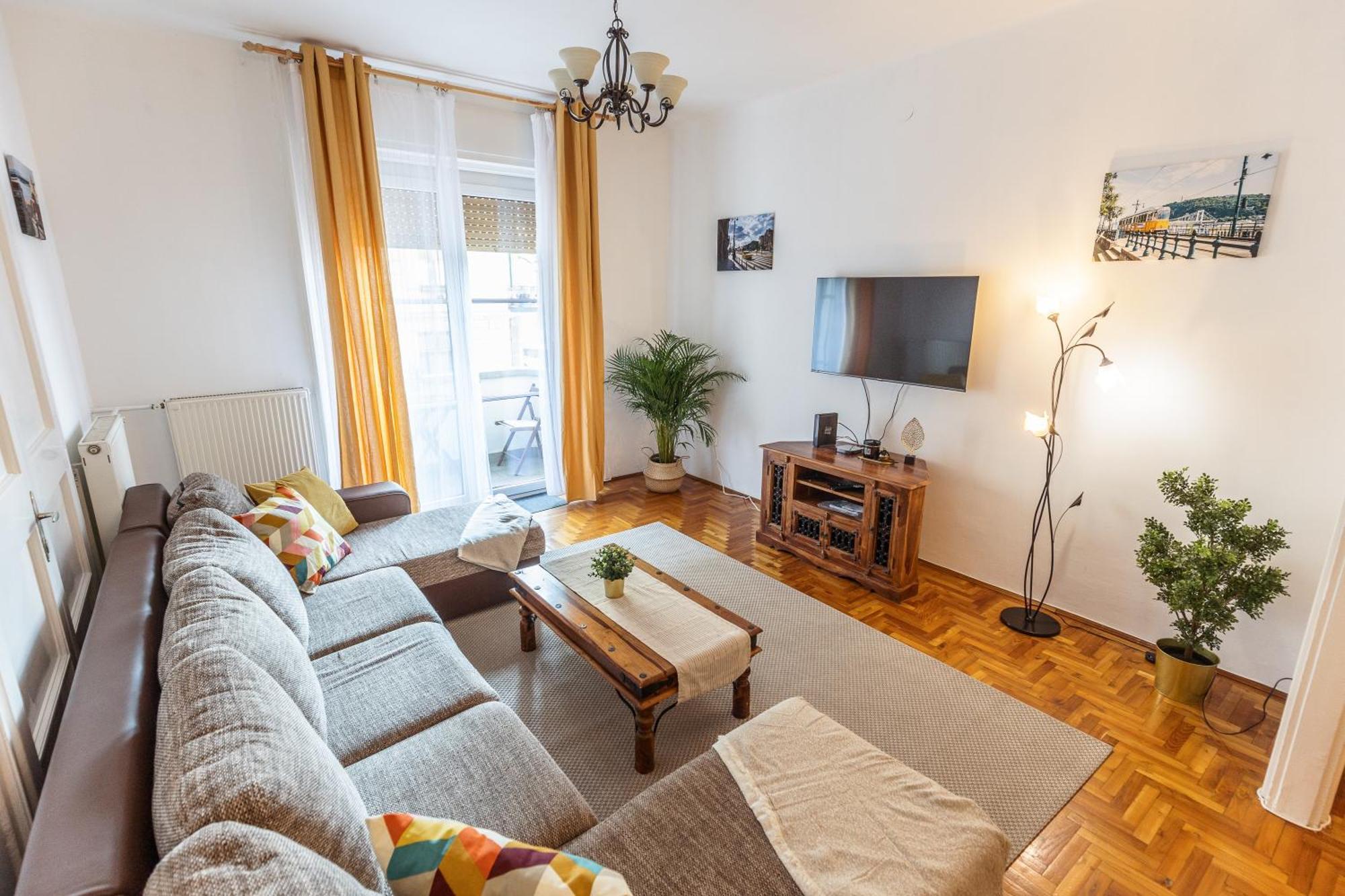 Bright & Spacious Riverside Apartment With Balcony ブダペスト エクステリア 写真