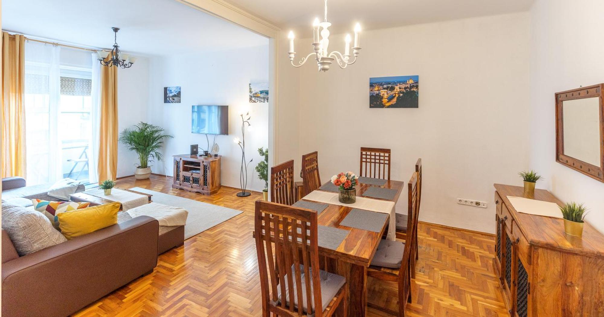 Bright & Spacious Riverside Apartment With Balcony ブダペスト エクステリア 写真