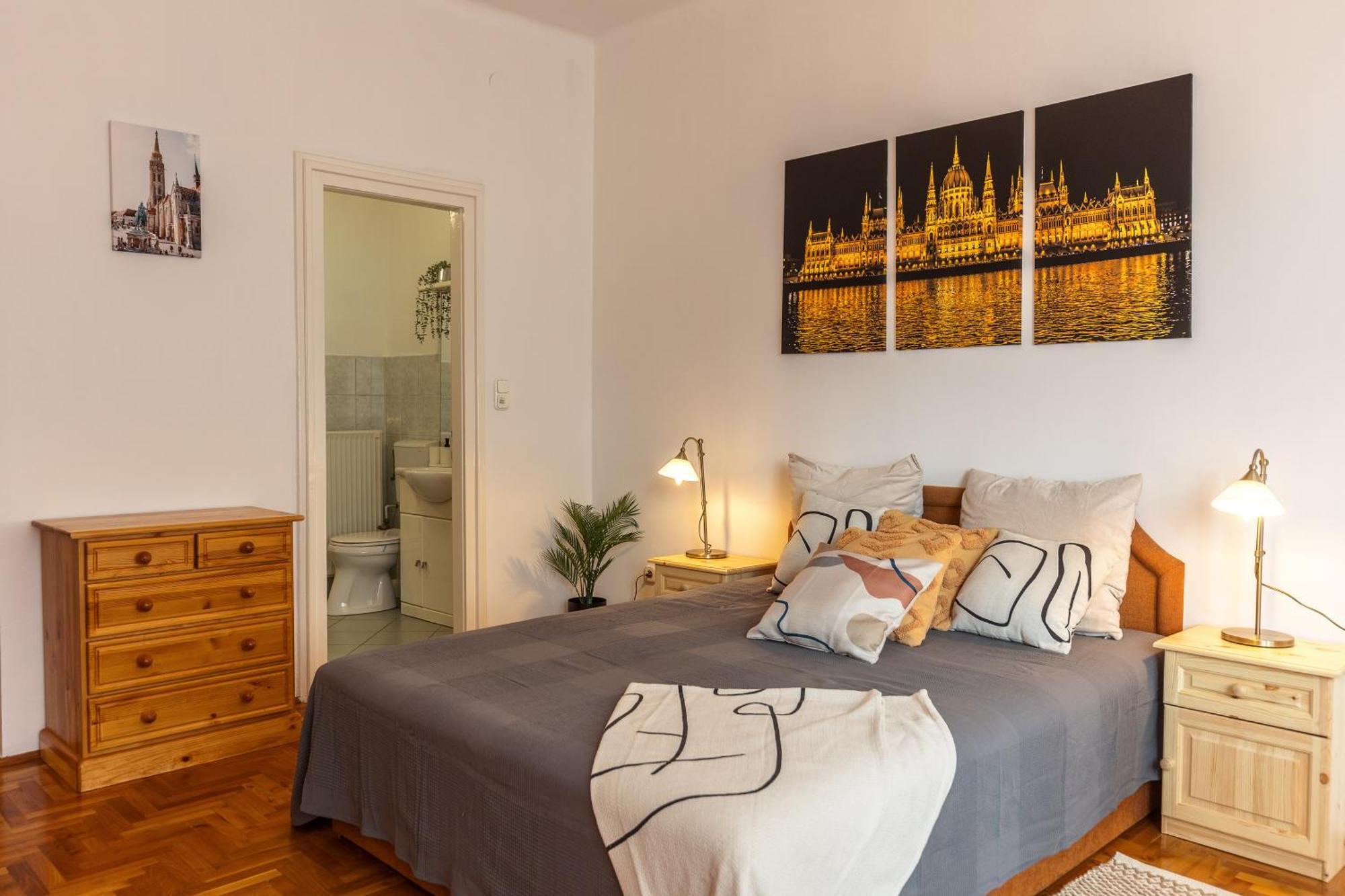 Bright & Spacious Riverside Apartment With Balcony ブダペスト エクステリア 写真