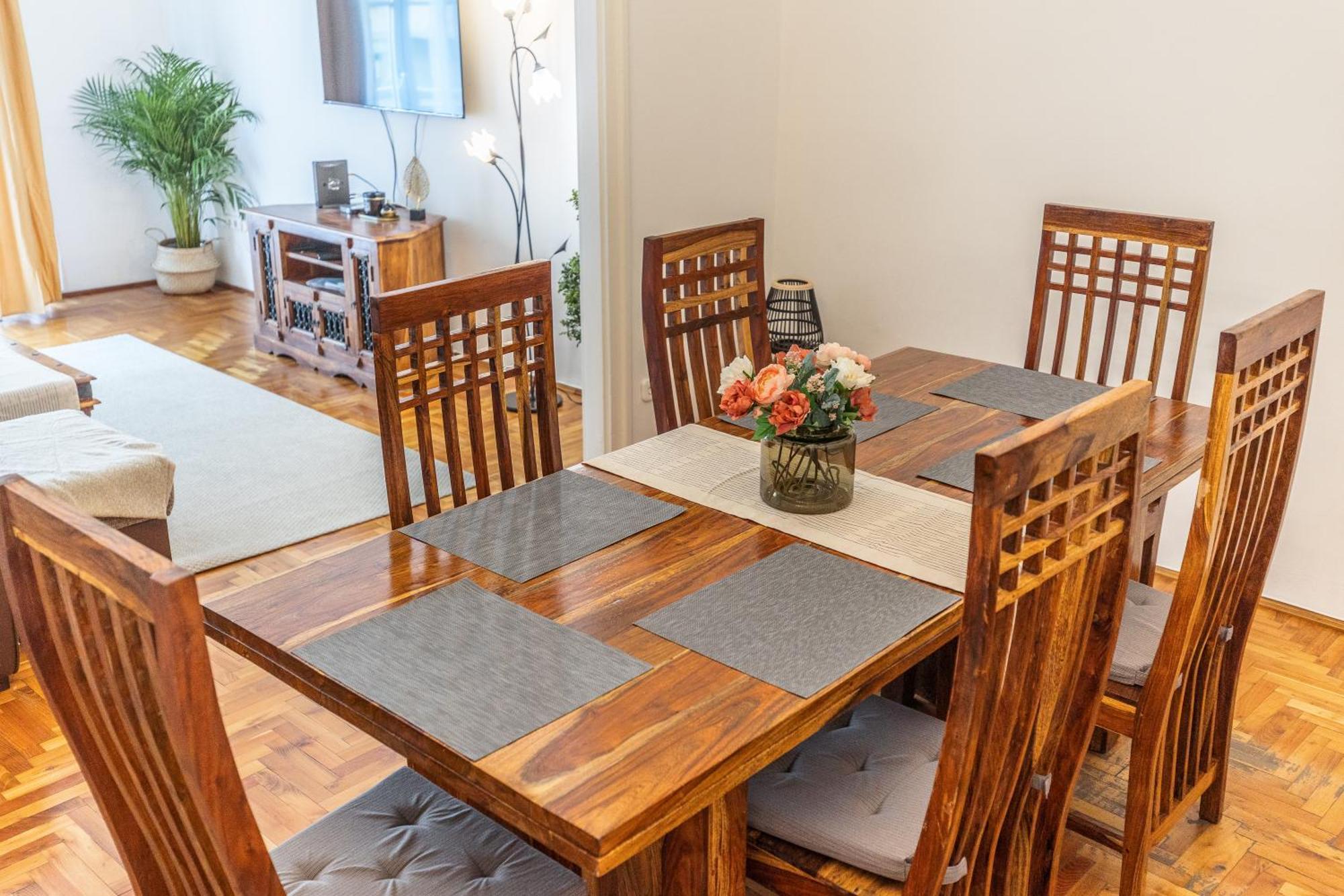 Bright & Spacious Riverside Apartment With Balcony ブダペスト エクステリア 写真