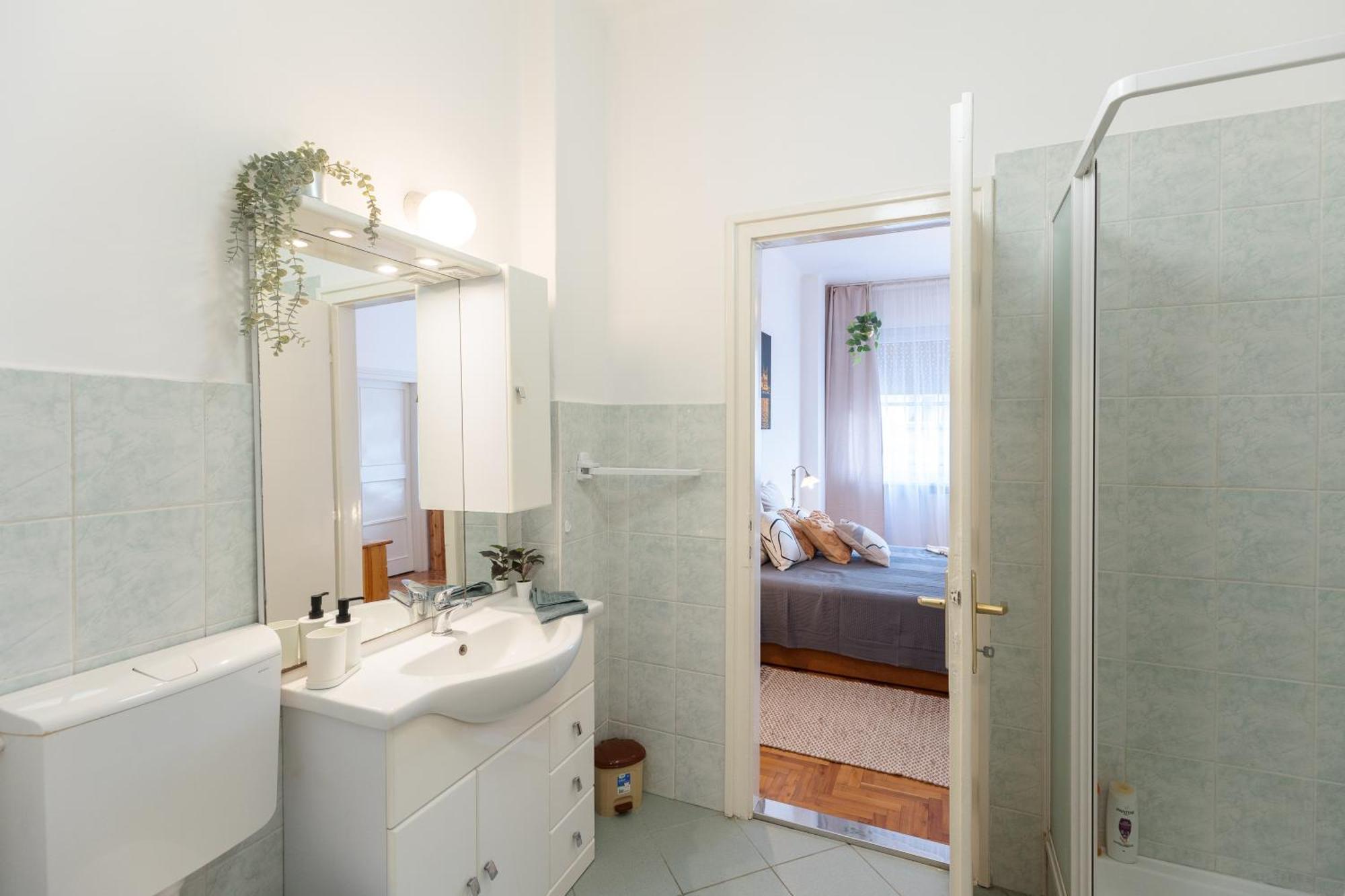 Bright & Spacious Riverside Apartment With Balcony ブダペスト エクステリア 写真