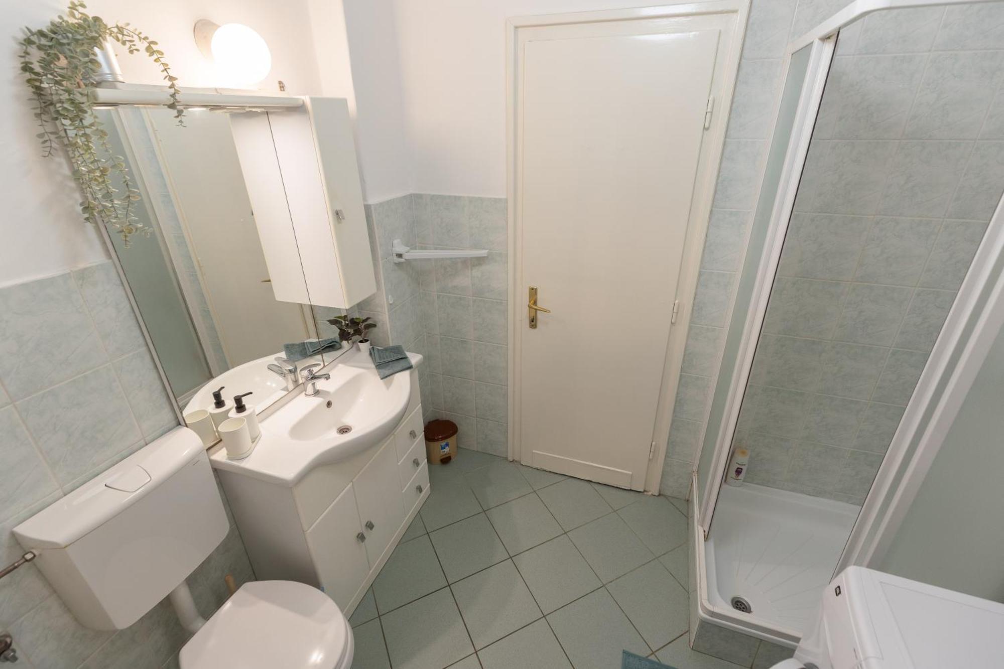 Bright & Spacious Riverside Apartment With Balcony ブダペスト エクステリア 写真
