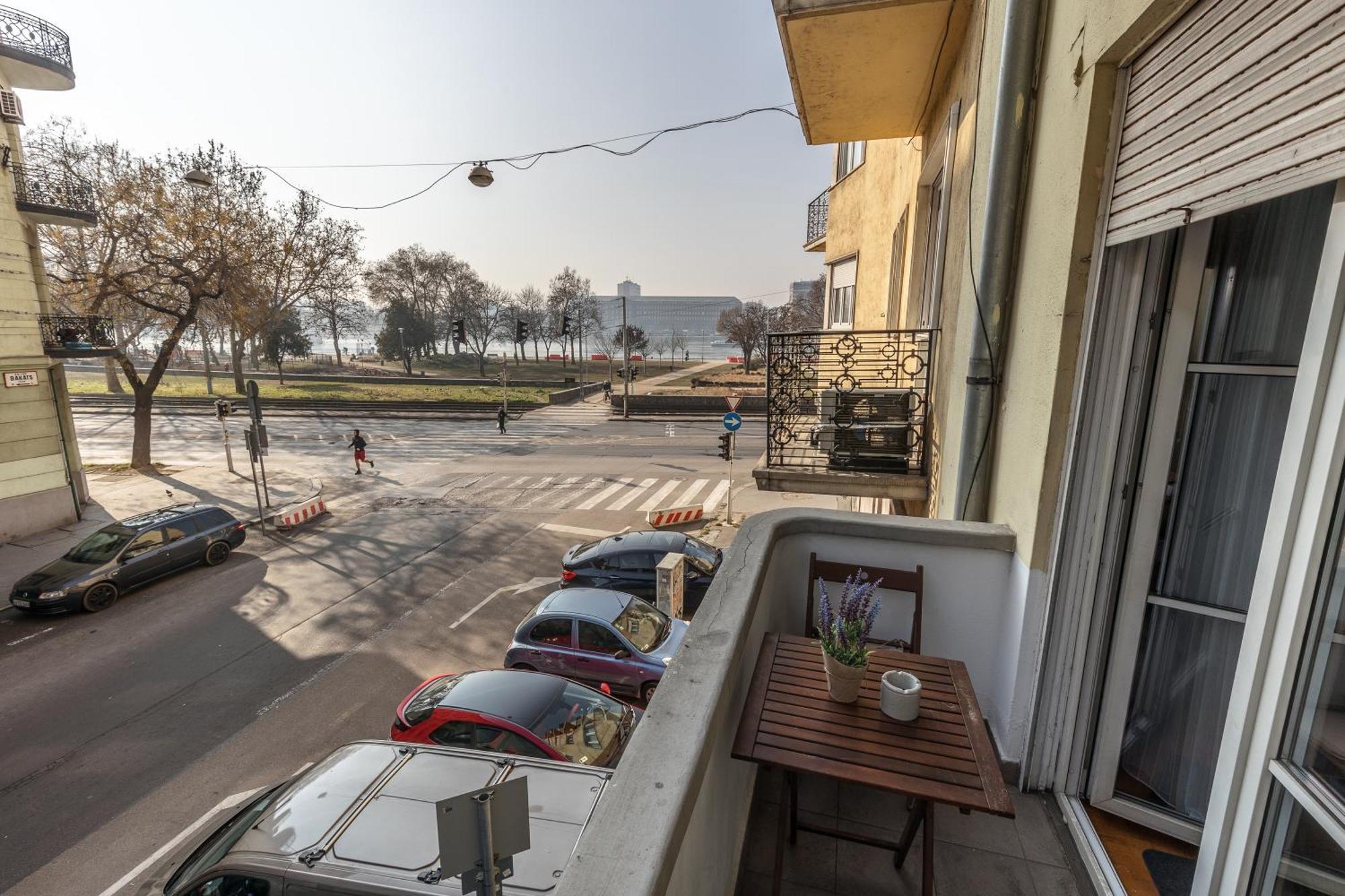 Bright & Spacious Riverside Apartment With Balcony ブダペスト エクステリア 写真