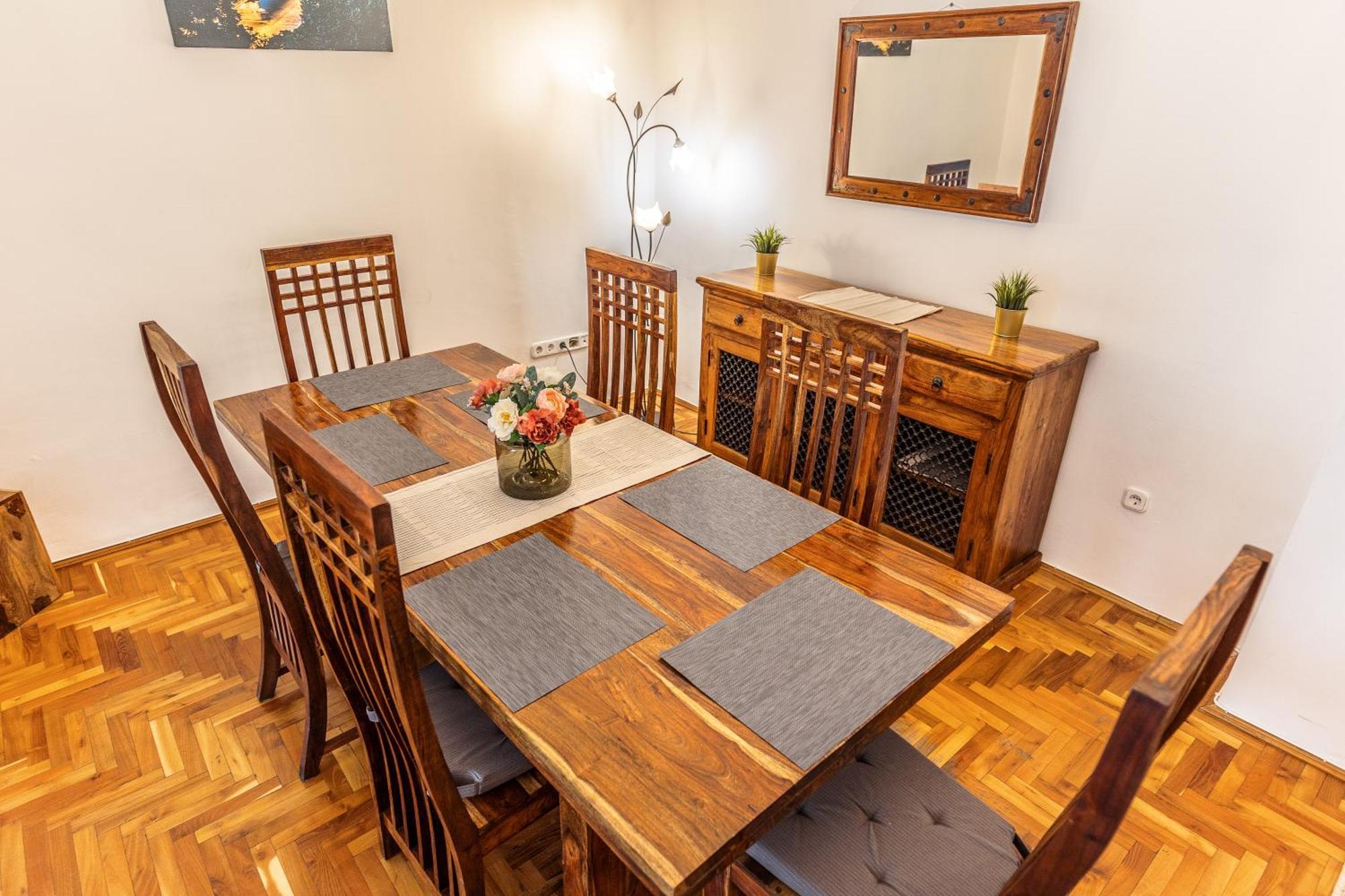 Bright & Spacious Riverside Apartment With Balcony ブダペスト エクステリア 写真