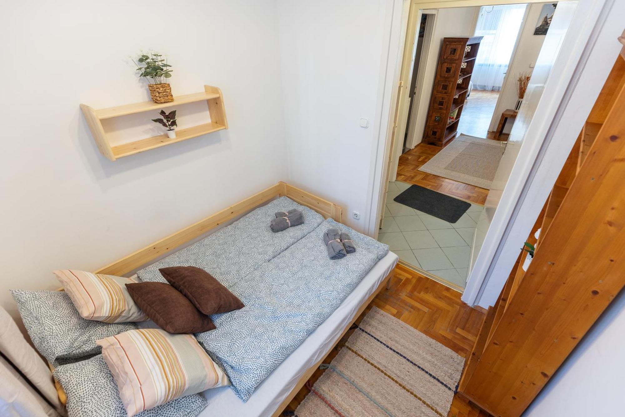 Bright & Spacious Riverside Apartment With Balcony ブダペスト エクステリア 写真