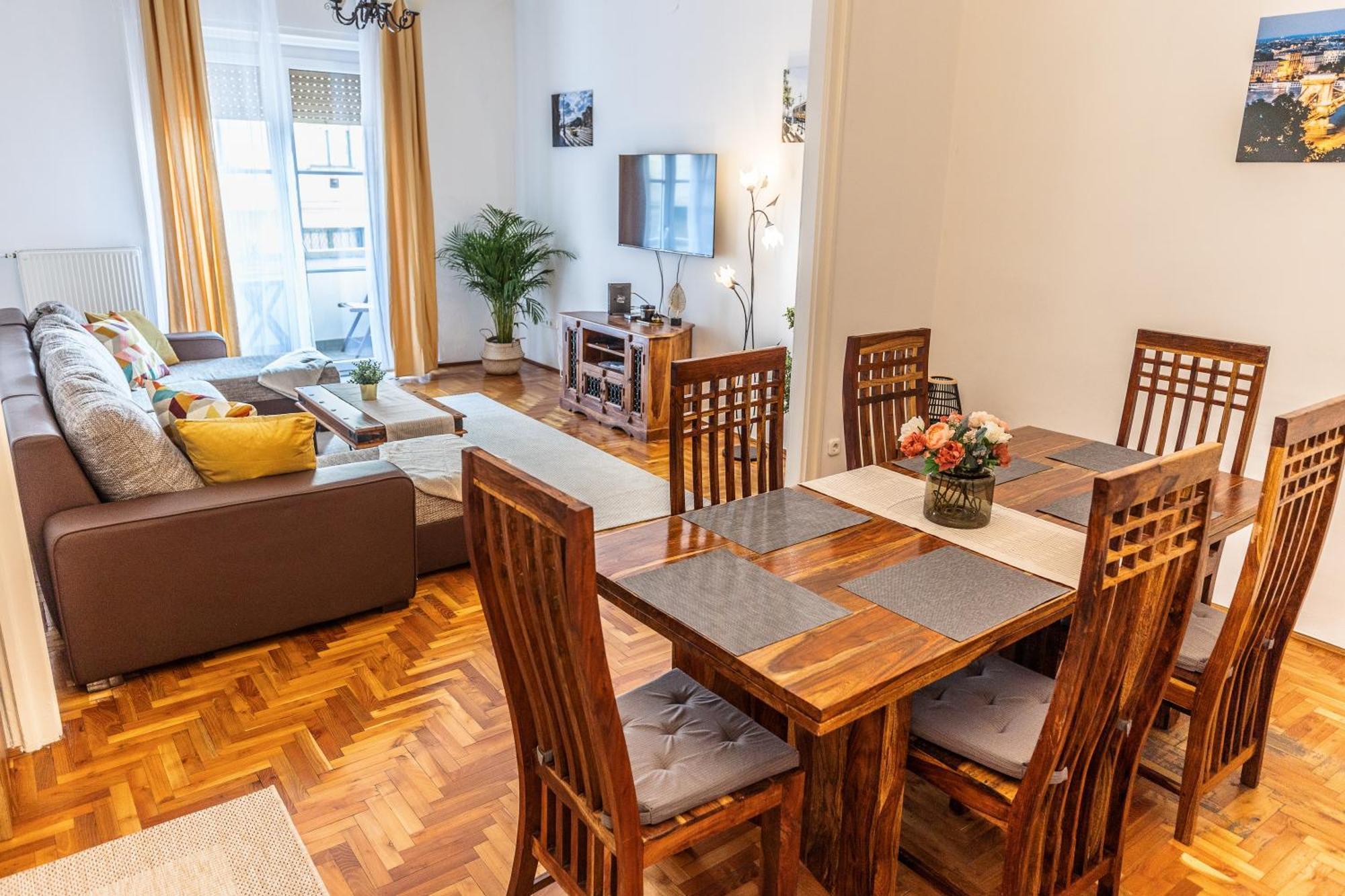 Bright & Spacious Riverside Apartment With Balcony ブダペスト エクステリア 写真